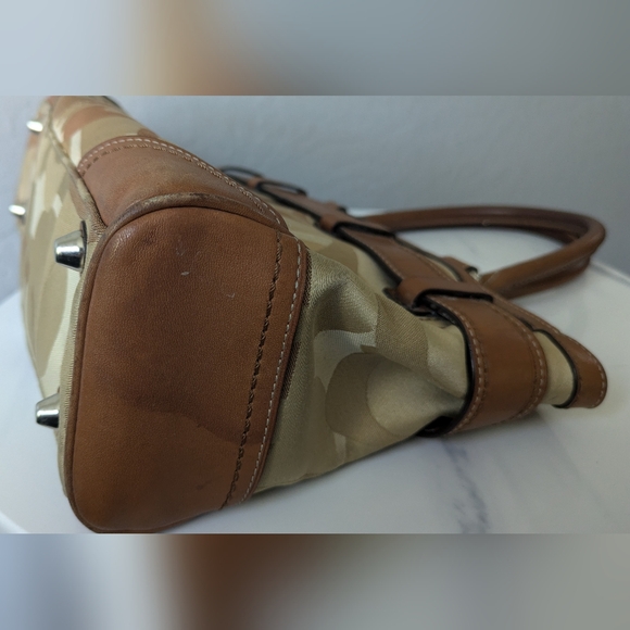 COACH SIGNATURE HAMPTON OPTIC HAND BAG. - Picture 6 of 16